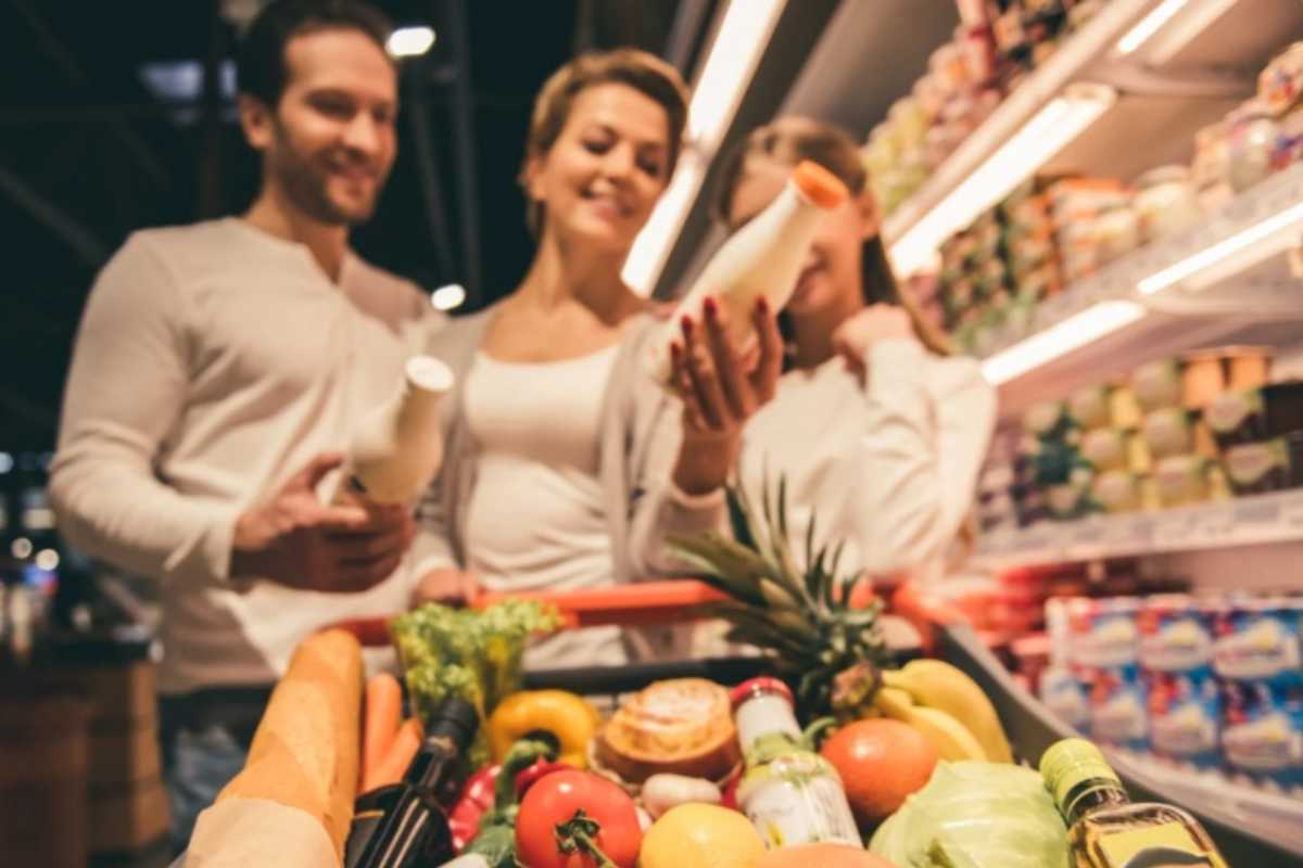 Famiglia al supermercato
