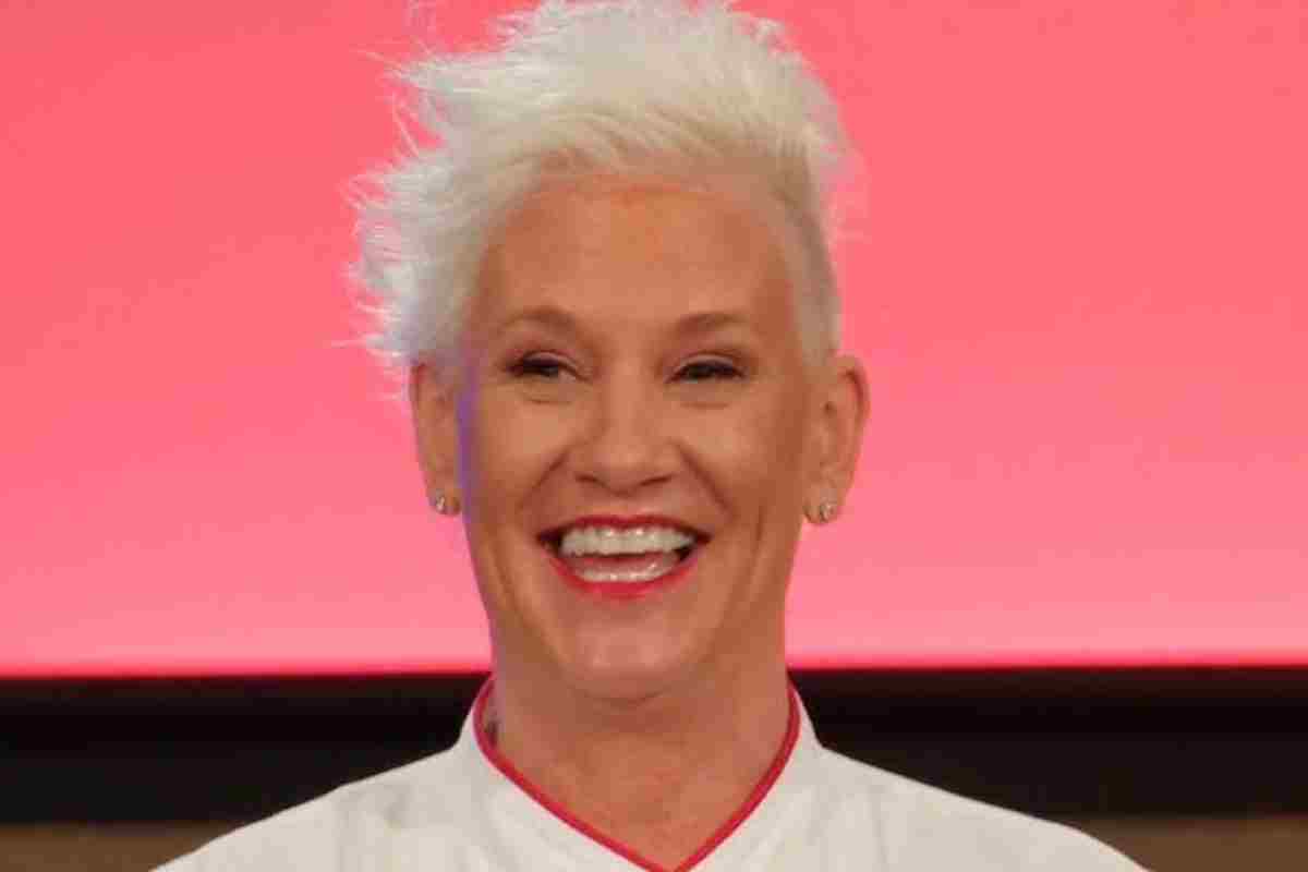 una sorridente Anne Burrell