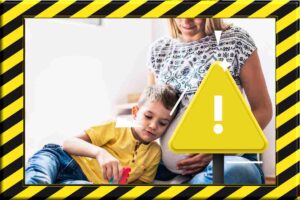 bambino e mamma incinta con segnali di pericolo
