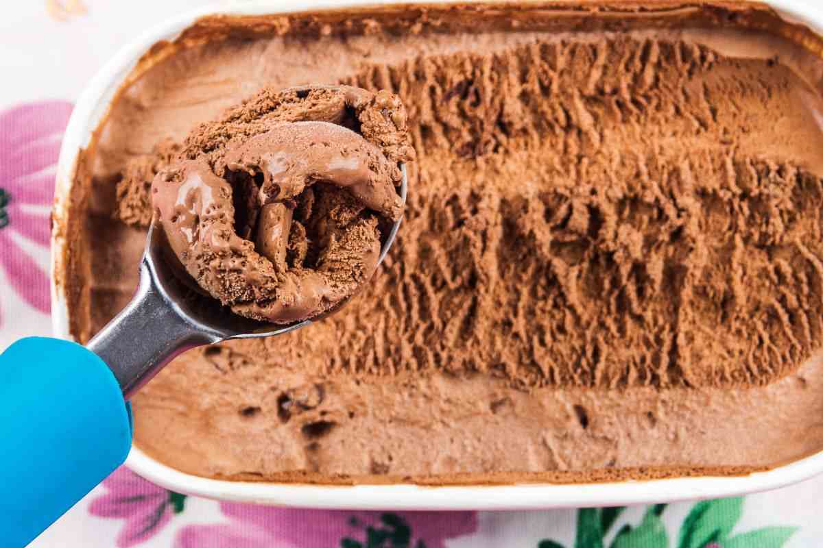 Vaschetta di gelato al cioccolato