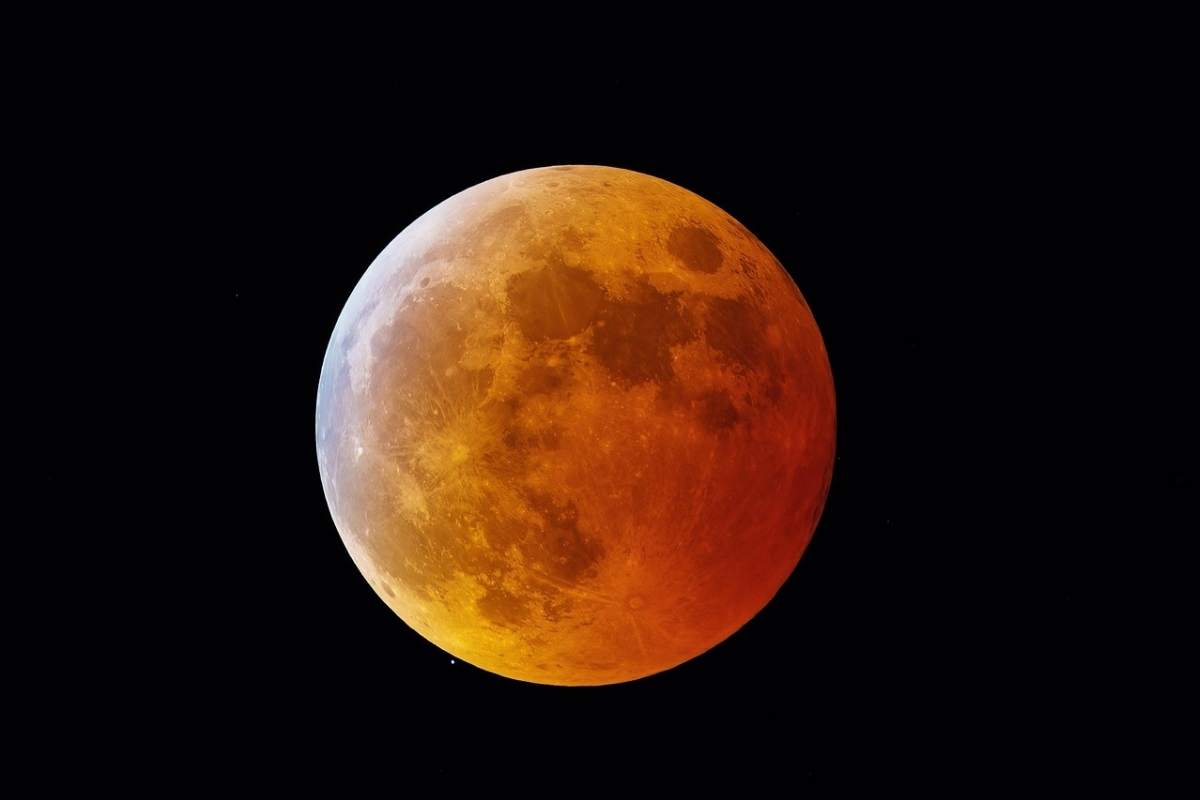 Luna rossa eclissi