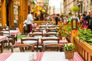 Ristorante, scappa senza pagare