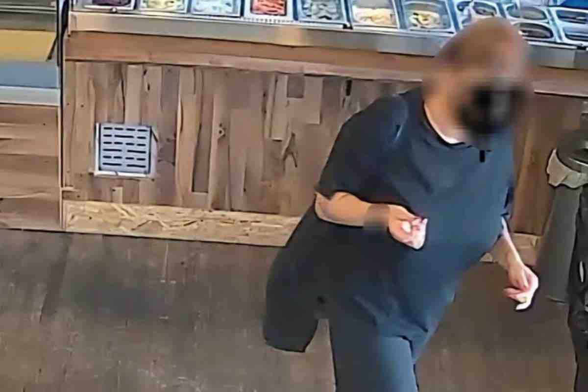 Ristorante, scappa senza pagare