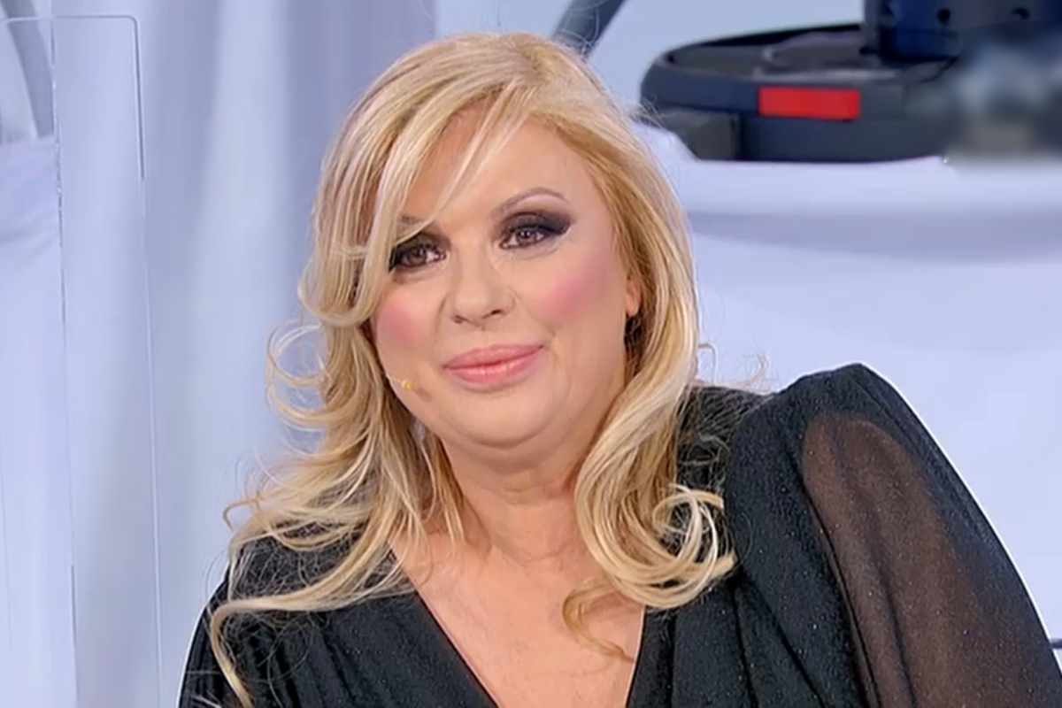 Tina Cipollari contro Mario Adinolfi